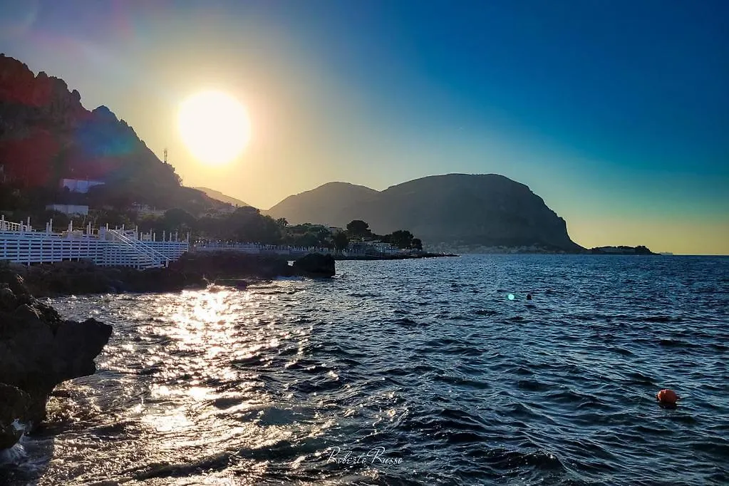 A Pochi Passi Dal Mare Apartment Mondello Italy