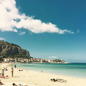 Apartment House, Mondello