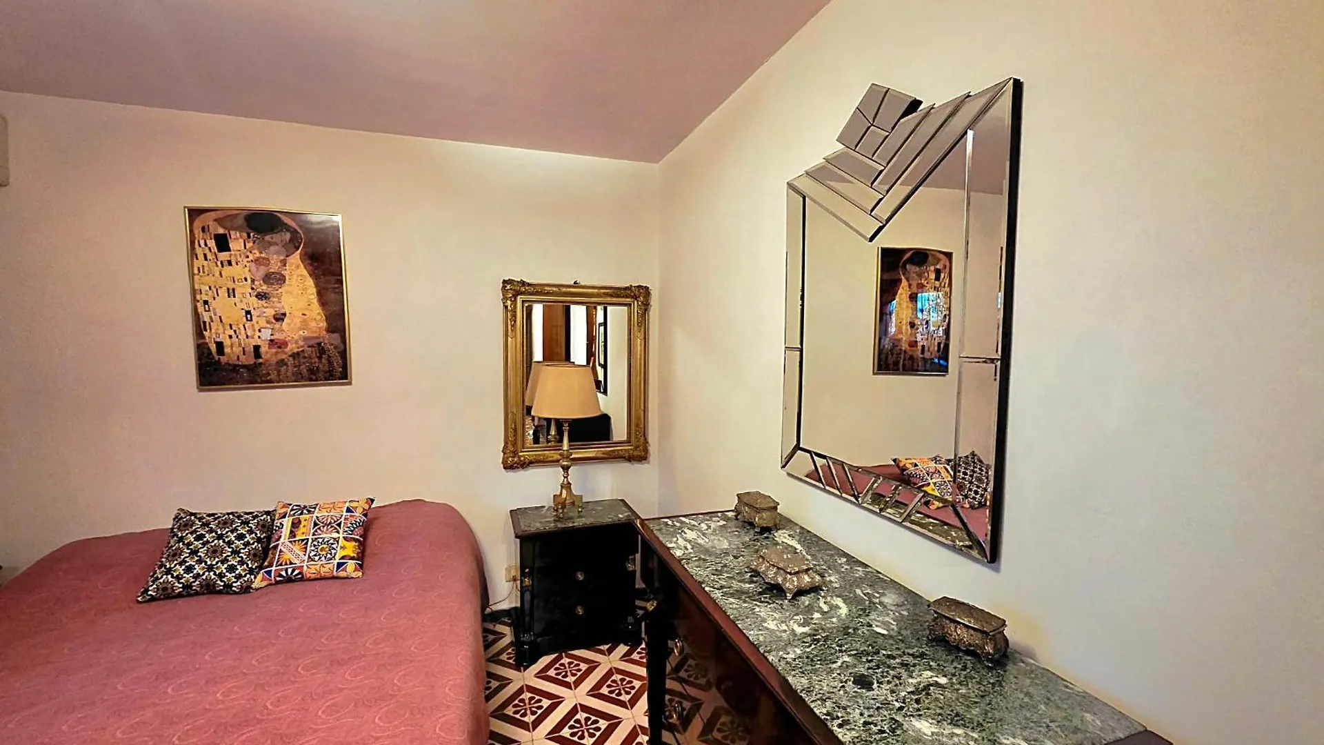 A Pochi Passi Dal Mare Apartment Mondello Italy